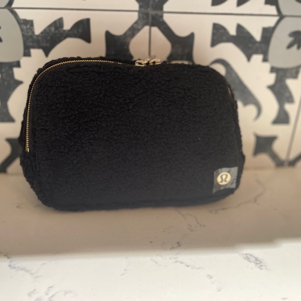 Everywhere Belt Bag 2L Fleece